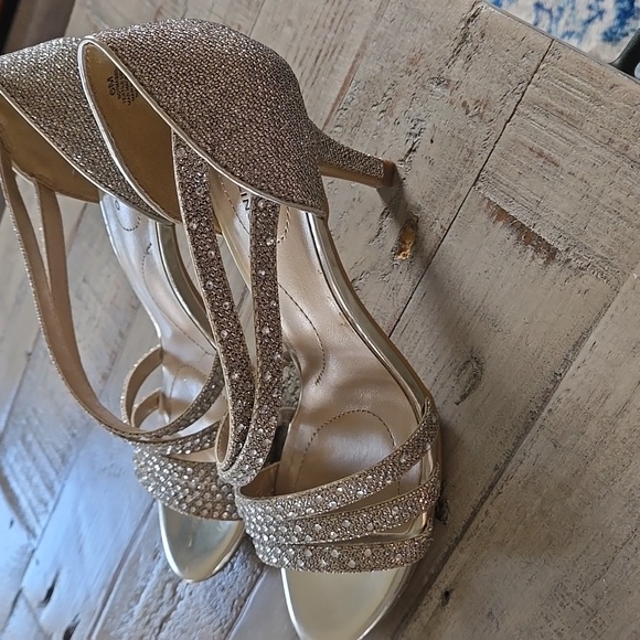 Bandolino Glittering Rhinestone Silver Strappy Open Toe Heels Rhinestone - Picture 11 of 13